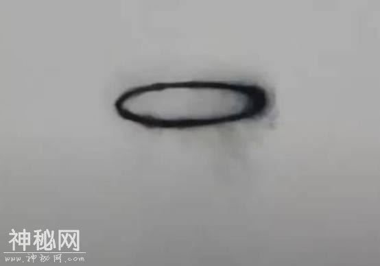 UFO出没？福建龙海上空拍到不明飞行物，黑色椭圆形，它是什么？-5.jpg